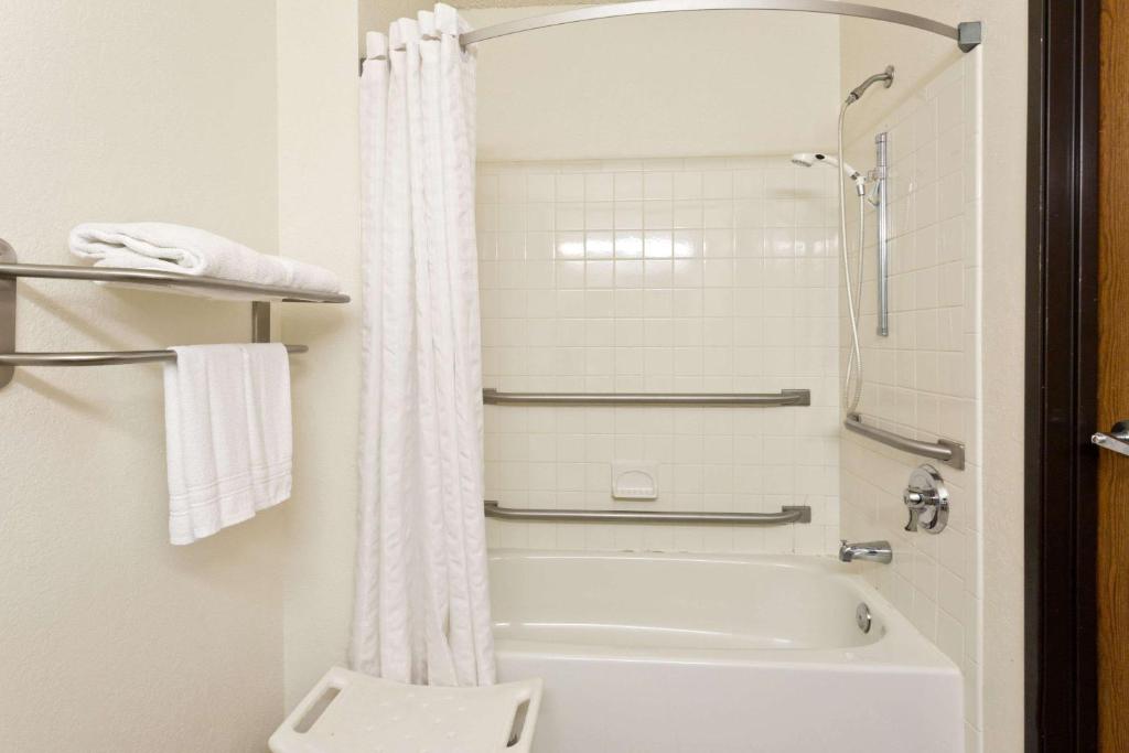 Room image 6