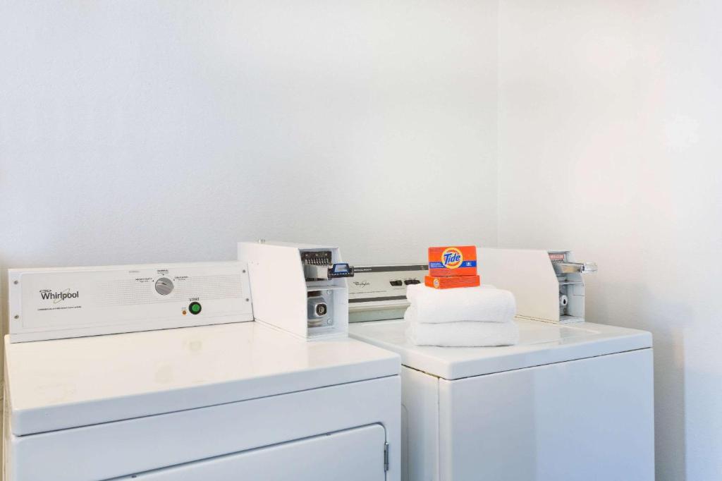 Room image 3